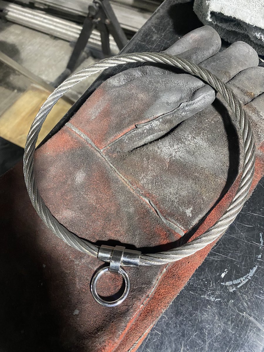 Staaldraadcollar rond 8 gemaakt voor een klant in Belgie- morgen op de post !! 

Steel wire collar round 8 made for a customer in Belgium- tomorrow in the mail 

#bdsmamérica #bdsmgirls #bdsmart #bdsm #bdsmplay #bdsmdominant #bdsmcollar