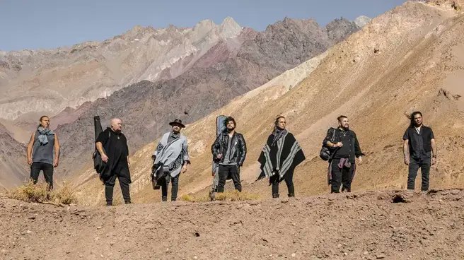 Discos Libres (@discoslibrescl) on Twitter photo Kuervos del Sur y Alain Johannes estrenan nueva versión de “Vendaval”.
El lanzamiento incluye un videoclip grabado en el Embalse El Yeso por Martín Palma.
Dale play en tinyurl.com/bdfdpfzz
#EscuchaCL #musicachilena <a href="/kuervosdelsur/">KUERVOS DEL SUR</a> <a href="/AlainJohannes/">Alain Johannes</a> Kuervos del Sur y Alain Johannes estrenan nueva versión de “Vendaval”.
El lanzamiento incluye un videoclip grabado en el Embalse El Yeso por Martín Palma.
Dale play en tinyurl.com/bdfdpfzz
#EscuchaCL #musicachilena <a href="/kuervosdelsur/">KUERVOS DEL SUR</a> <a href="/AlainJohannes/">Alain Johannes</a>