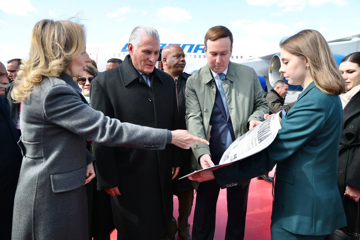 Ya en Moscú <a href="/DiazCanelB/">Miguel Díaz-Canel Bermúdez</a> para participar en las celebraciones por el aniversario 80 de la victoria sobre el fascismo y con motivo de los 65 años del restablecimiento de las relaciones diplomáticas con el hermano país eurasiático. #DíazCanelEnRusia
