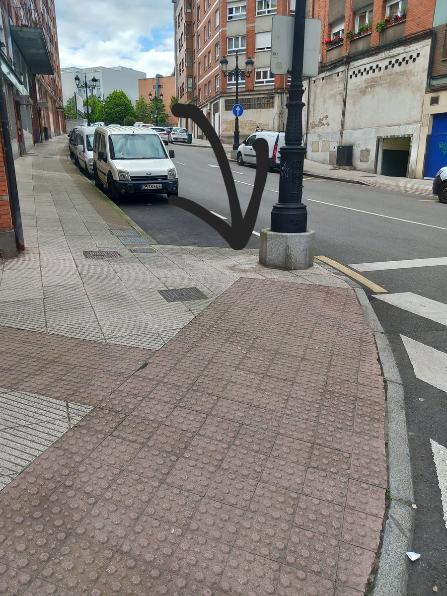 Papelera que se fue y no volvió en dario de regoyos 10. <a href="/canteli_alfredo/">Alfredo Canteli</a> <a href="/NachoCuestaA/">Nacho Cuesta 🇪🇸</a> <a href="/PP_Ovd/">PP Oviedo</a> <a href="/ManuPuron/">Manuel López Purón</a> <a href="/Gerardo_GAP/">Gerardo Antuña</a>