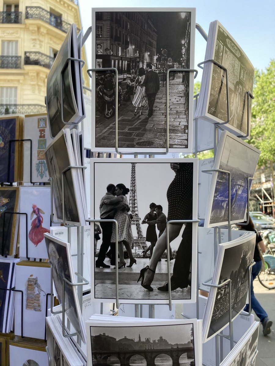aprioriparis's tweet photo. 【店先に並ぶポストカード🇫🇷】
パリの街を歩いているとふと
立ち止まりたくなる、本屋さんやんや文房具屋さんの店先に並ぶたくさんのポストカード✉️

#paris #フランス #パリ #輸入代行 #買物代行 #個人輸入 #パリのショップ #パリのポストカード https://t.co/sMpJwbTuGq