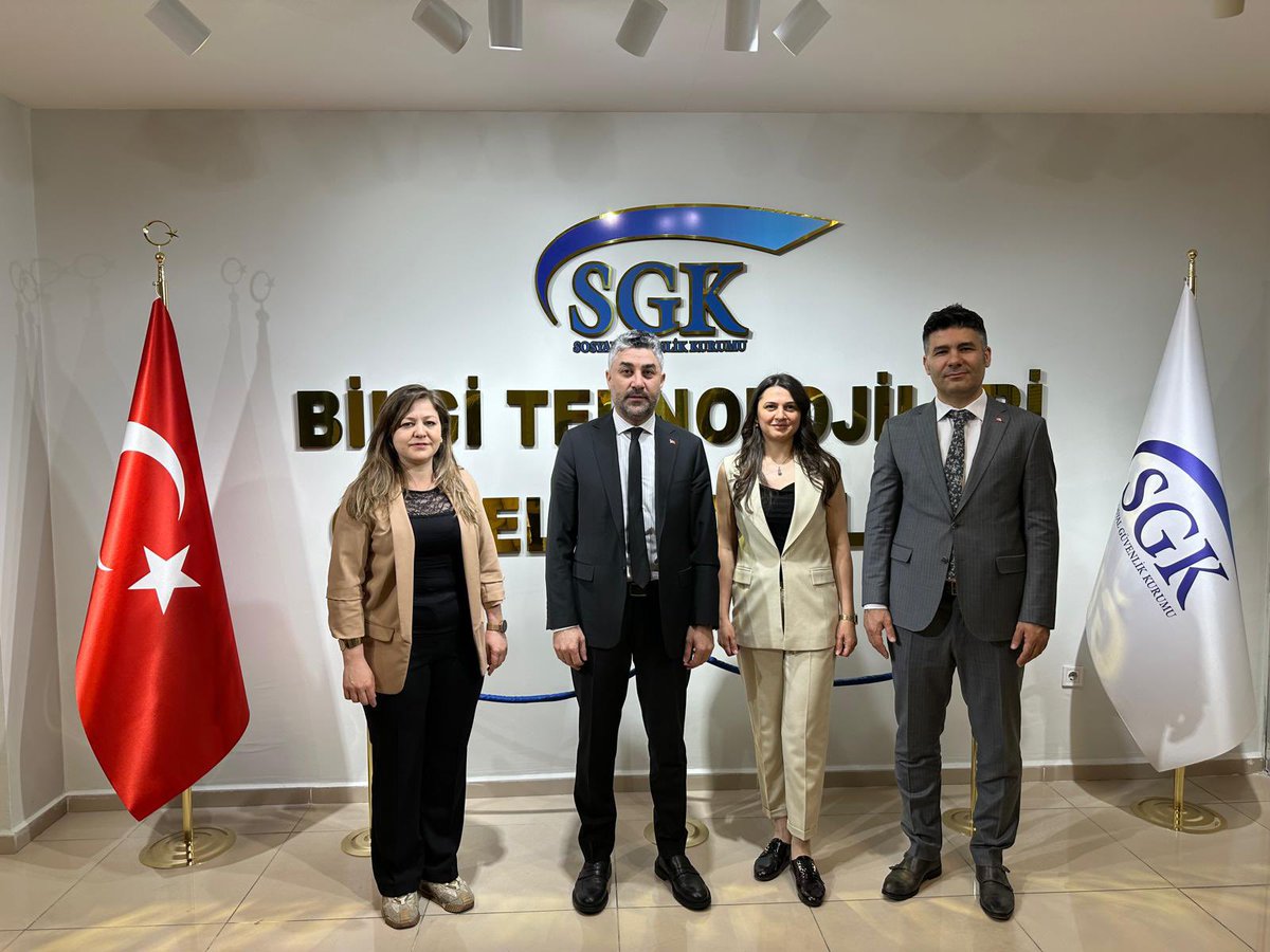 📍 Sosyal Güvenlik Kurumu Bilgi Teknolojileri Genel Müdürlüğü Ziyareti

İMD BÜRO-SEN Yönetim Kurulu olarak, SGK Bilgi Teknolojileri Genel Müdürü Sayın Engin Akyol’u makamında ziyaret ederek yeni görevinin hayırlı olmasını diledik.

Nazik ev sahipliği ve samimi misafirperverliği