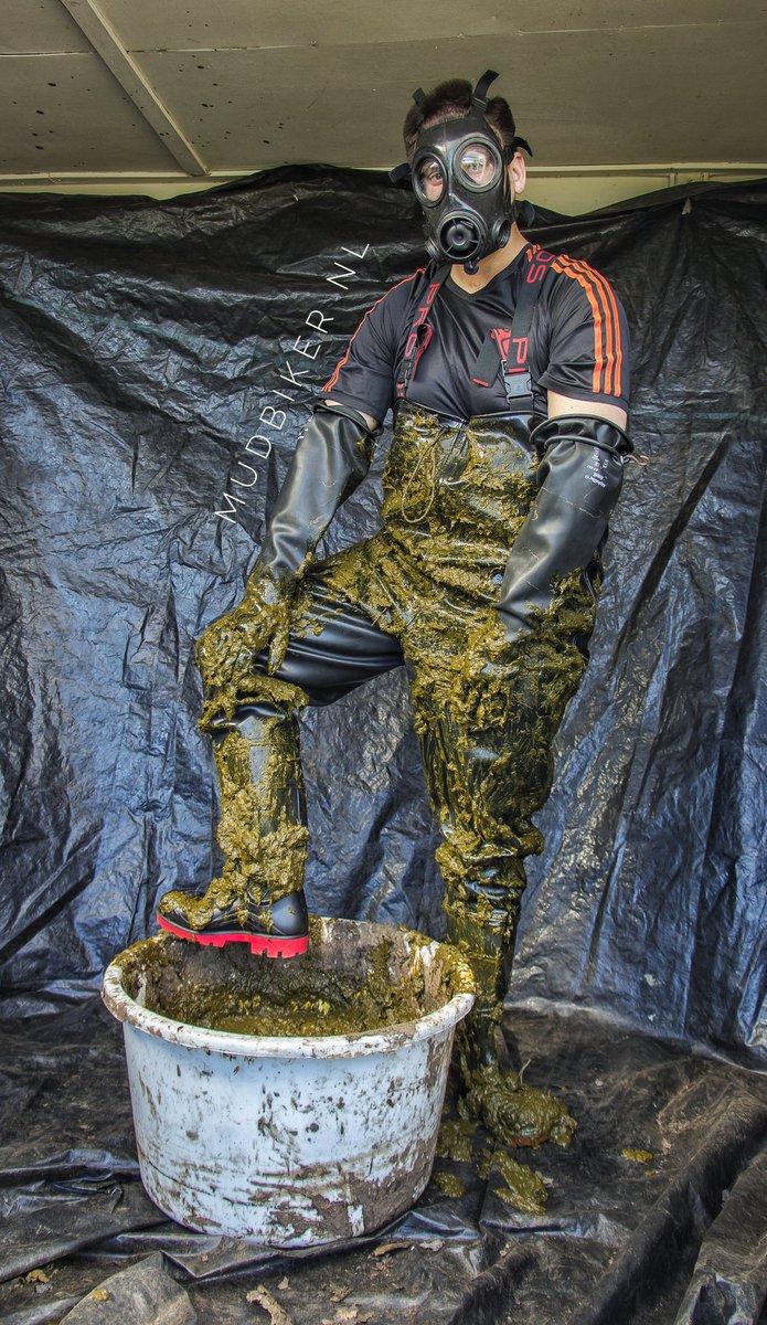 Wanna clean my boots? 😏😈

#Manure #Dirty #Chestwaders #Pros #Gear #Slurry #Cowshit #Gülle #Guelle #Rubber #Gloves #Smelly #Gasmask