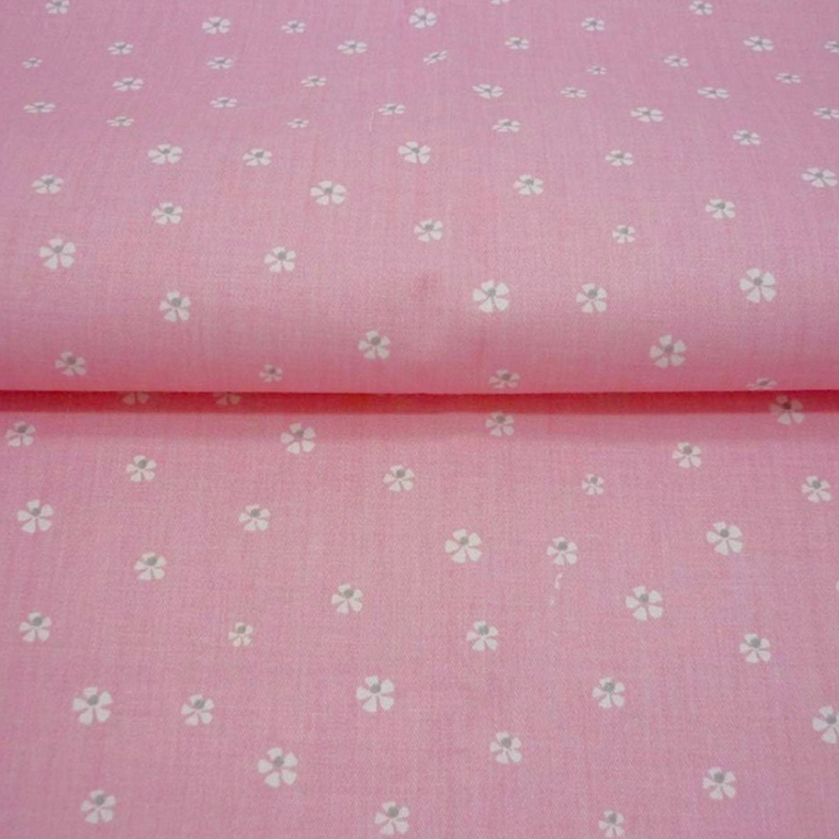 LilBooCrafts's tweet image. Soft pink + dainty white flowers = total spring vibes!

The Blossom Blush Scrunchie is live now on Etsy!

#LilBooCrafts #HandmadeScrunchie #EtsyUK #FloralStyle #PastelVibes