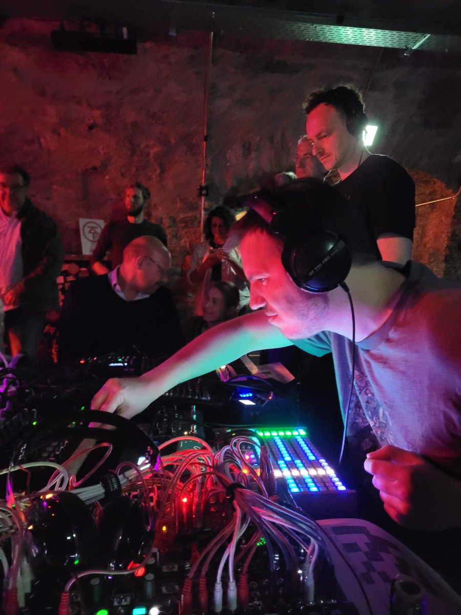 A shoutout to all synth fans! 🤖✨ Our jam session at the "Bits n Bolts" Robofestival was simply amazing!

#dynamozurich #jamsession #liveperformance #zurichsynthtable #synthcommunity