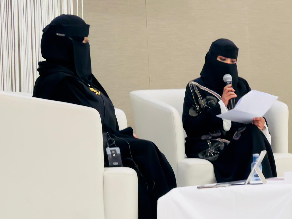 mjd_alwatan's tweet photo. يحدث الآن 

بتغطية إعلامية من صحيفة مجد الوطن 
مالكة مركز كيان الجنوب للتدريب والمدربة المتألقة / ريناده المطوع في جلسة حوارية عنوانها " بداية مختلفة " في فندق نوفوتيل جازان تحاورها الكاتبة المتميزة والإعلامية المتألقة / سعاد عسيري 
 وسط حضور عدد من، الادباء ، والمثقفين.والإعلاميين والمهتمين بهذا المجال