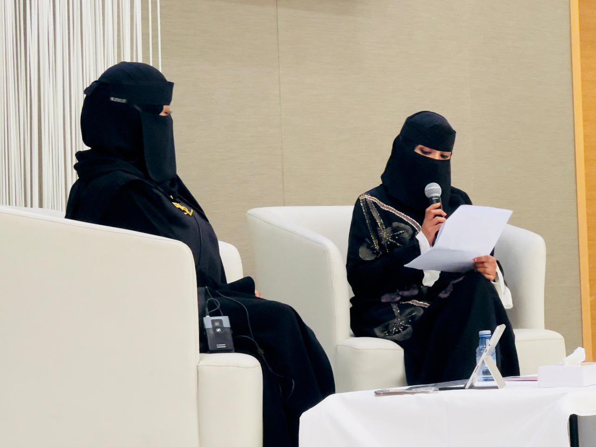 mjd_alwatan's tweet photo. يحدث الآن 

بتغطية إعلامية من صحيفة مجد الوطن 
مالكة مركز كيان الجنوب للتدريب والمدربة المتألقة / ريناده المطوع في جلسة حوارية عنوانها " بداية مختلفة " في فندق نوفوتيل جازان تحاورها الكاتبة المتميزة والإعلامية المتألقة / سعاد عسيري 
 وسط حضور عدد من، الادباء ، والمثقفين.والإعلاميين والمهتمين بهذا المجال