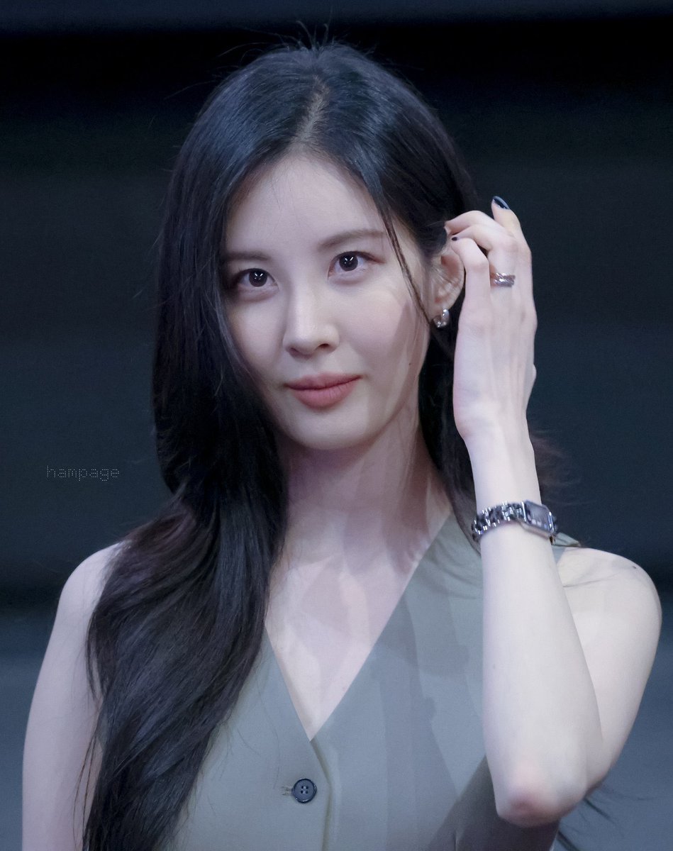 ZARA

Contrast Back Vest
$45.90

Double Pleat Pants 
$59.90

NEW BALANCE

M1906RA 
₩179,000

CHANEL

Première Rock Watch
$4,600.00

#whatseowore #seohyun #서현

250503 'Holy Night: Demon Hunters' Stage Greeting