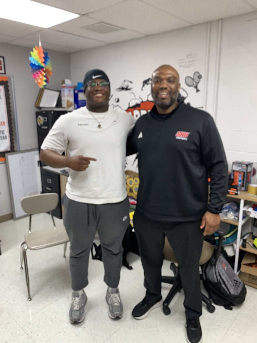 tymiere_'s tweet image. Want to thank coach White and sacred heart university for stopping by to visit! Looking forward to getting on campus! @EHScoach55 @AlWaters15 @_THE_FIELDHOUSE @white_dema10430 @mark_nofri @FTRreport