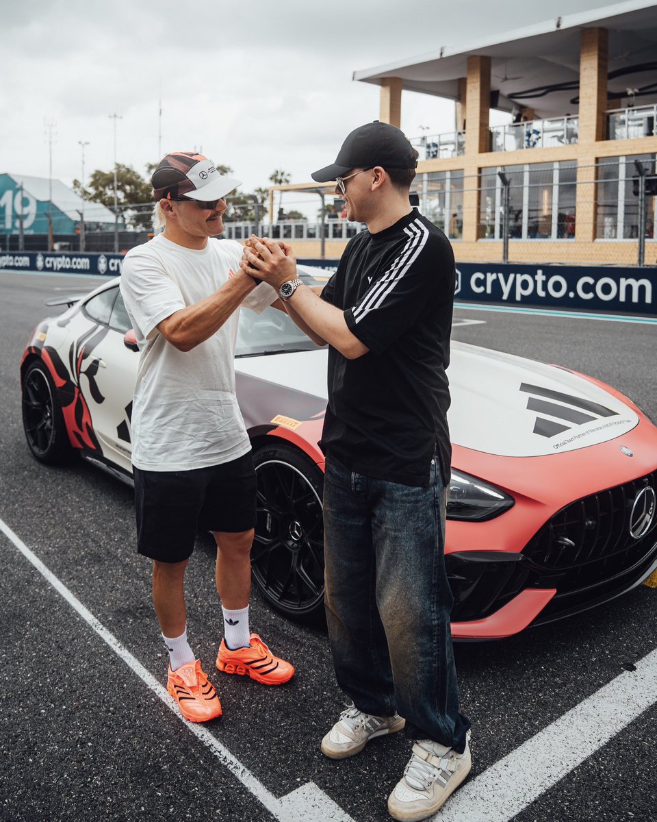 🎶 Una fórmula, <a href="/ValtteriBottas/">Valtteri Bottas</a> 🎶

<a href="/bizarrap/">bzrp</a> x VB x adidas 

A meeting that just had to happen 🤩