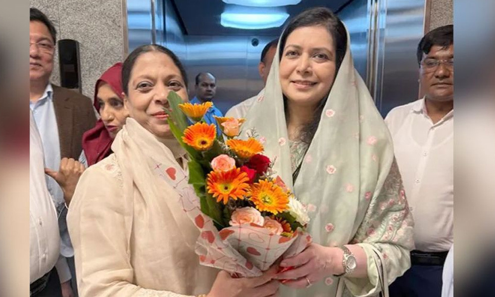 ১৭ বছর পর মায়ের পাশে ডা. জুবাইদা