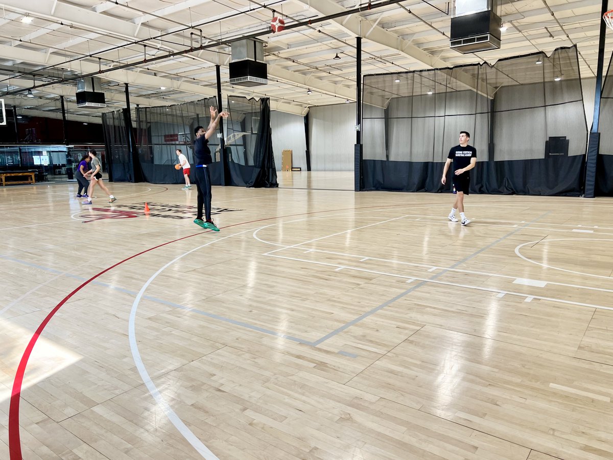 CoachBarnes1's tweet image. The most successful people aren’t the ones who are always motivated. They’re the ones who show up even when they don’t feel like it. Yes, talent matters.. but persistence and consistency are what separate good from great. The best keep going. They know every rep counts. #TMC🏁