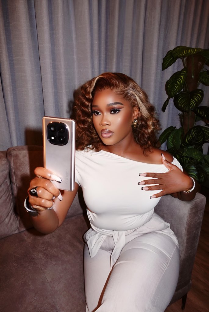 Cynthia Nwadiora (@official_ceec) on Twitter photo Carried like a clutch, built like a beast—my Redmi Note 14 Pro Plus 5G in Sand Gold. The design? Sleek. The feel? Premium. The vibe? Unmatched.
Cc: <a href="/XiaomiNigeria/">Xiaomi Nigeria</a>
#RedmiNote14ProPlus5G #GoldSpecialEdition Carried like a clutch, built like a beast—my Redmi Note 14 Pro Plus 5G in Sand Gold. The design? Sleek. The feel? Premium. The vibe? Unmatched.
Cc: <a href="/XiaomiNigeria/">Xiaomi Nigeria</a>
#RedmiNote14ProPlus5G #GoldSpecialEdition
