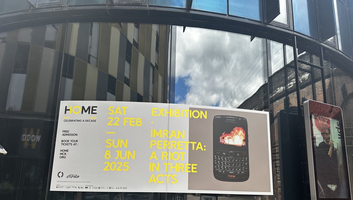 Walk stopping ad. Can’t remember last time I saw a blackberry. GENIUS.