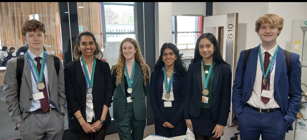 These are the Yr13 students that finished their Gold and Silver Youth STEMM Award and received their medals and certificates.