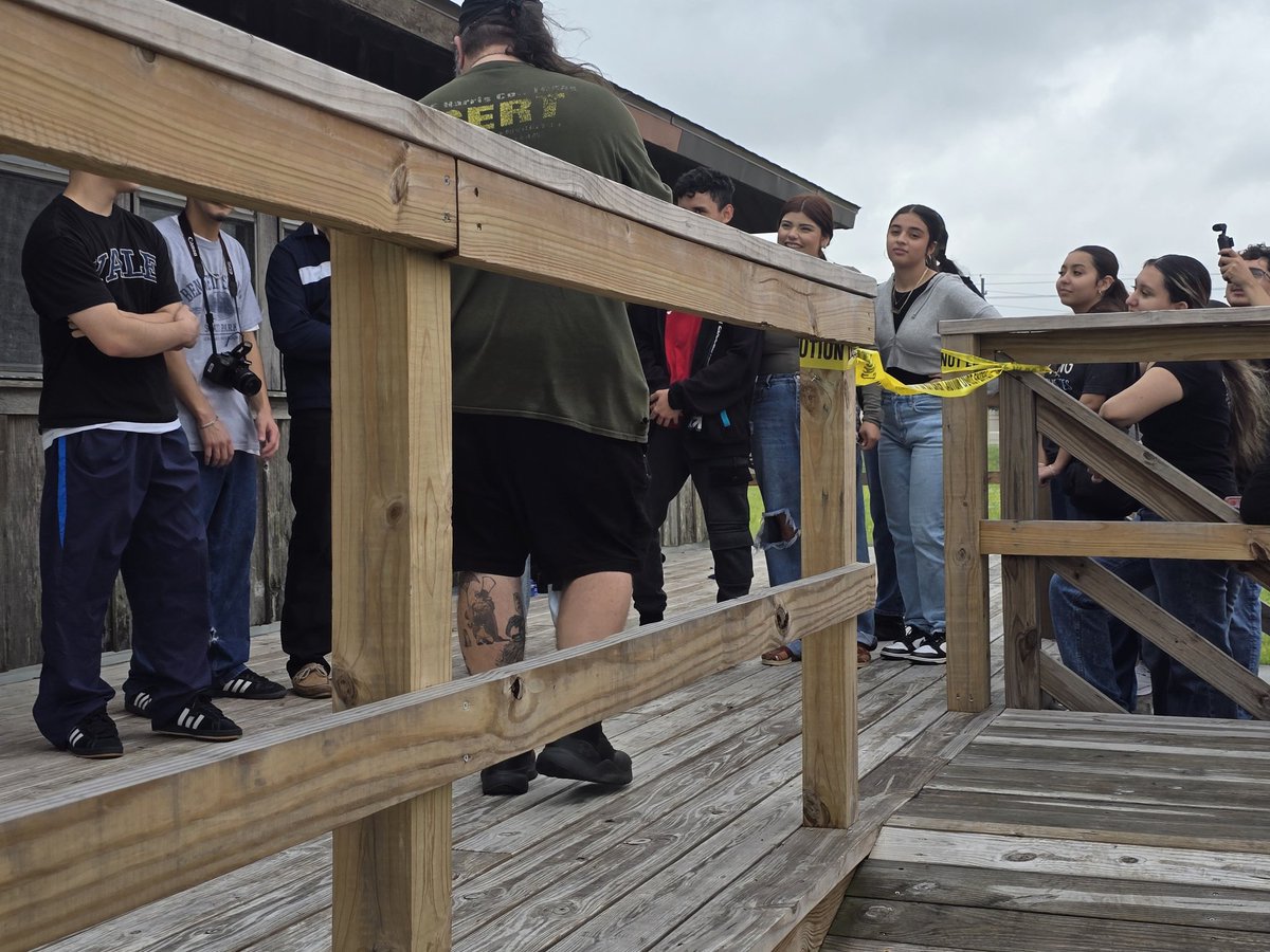 CEKingCriminal's tweet photo. C. E. King High School Criminal Justice Students CERT Training Learning how to save lives in critical accidents!! #CERTTraining #HighSchool #LifeSavers #EmergencyResponse #CommunitySafety ๐๐ฅ https://t.co/WBayTToBRd