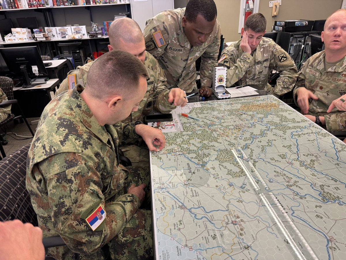 Using a WW1 #Wargaming Drive on Paris with <a href="/HistorianAbel/">Dr. Jonathan Abel</a>. Supply rules and reconstitution does a good job of representing operations. <a href="/USACGSC/">U.S. Army CGSC</a> <a href="/ArmyUniversity/">The Army University</a> elective on using wargames  to explore decision making in history.