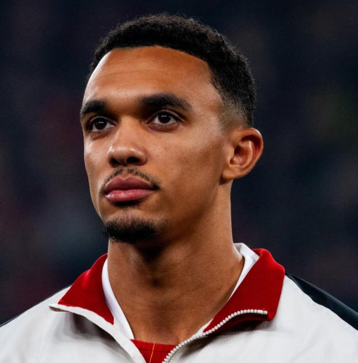 🚨 | Jude Bellingham and Trent Alexander-Arnold are reportedly dating.

(via @Marca_Spain)