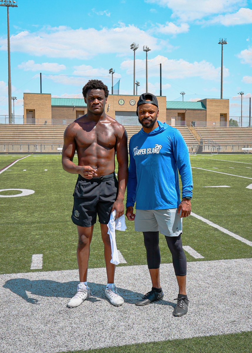 Miknedric Harper (@harperisland24) on Twitter photo First kid I worked with when I moved to Overland Park, Ks. Nothing but love and loyalty since then!
<a href="/TreyRidley1/">Trey Ridley</a>
<a href="/WSUCougarFB/">Washington State Football</a> First kid I worked with when I moved to Overland Park, Ks. Nothing but love and loyalty since then!
<a href="/TreyRidley1/">Trey Ridley</a>
<a href="/WSUCougarFB/">Washington State Football</a>
