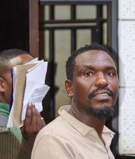 Crisis in Zimbabwe Coalition (@crisiscoalition) on Twitter photo x.com/newshourzw/sta…
While we celebrate his release on bail, we reiterate that <a href="/bbmhlanga/">Dhara Blessed Mhlanga HSTV</a> is a victim of weaponisation of the law and was never supposed to be in custody in the first place. Journalism should never be criminalised.
<a href="/hrw/">Human Rights Watch</a> <a href="/amnesty_zim/">Amnesty International Zimbabwe</a> <a href="/HealZim/">Heal Zimbabwe Trust</a> <a href="/Tendai_Mbofana/">Tendai Ruben Mbofana</a> x.com/newshourzw/sta…
While we celebrate his release on bail, we reiterate that <a href="/bbmhlanga/">Dhara Blessed Mhlanga HSTV</a> is a victim of weaponisation of the law and was never supposed to be in custody in the first place. Journalism should never be criminalised.
<a href="/hrw/">Human Rights Watch</a> <a href="/amnesty_zim/">Amnesty International Zimbabwe</a> <a href="/HealZim/">Heal Zimbabwe Trust</a> <a href="/Tendai_Mbofana/">Tendai Ruben Mbofana</a>
