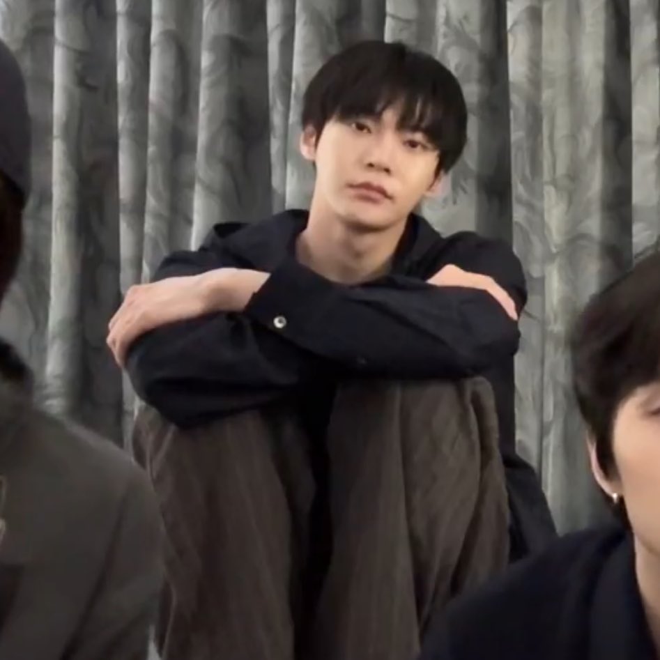 아니내일부터출근해야대는게믿겨지지가않는데이거어덕하지..