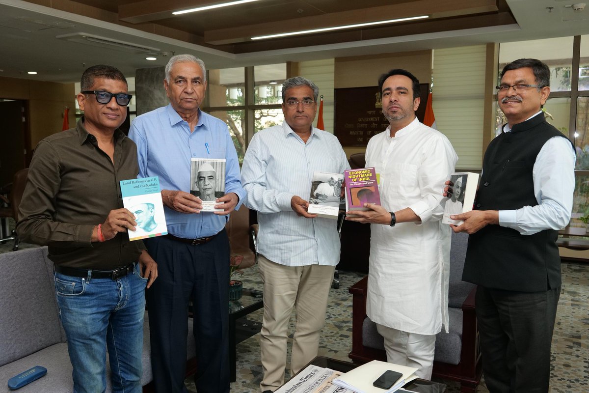 आज दिल्ली में केंद्रीय राज्य मंत्री श्री <a href="/jayantrld/">Jayant Singh</a> जी से शिष्टाचार भेंट की।