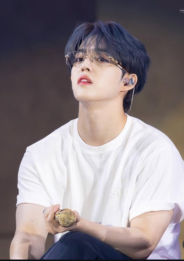 Was busy with my work, now i'm free so i searched on google about him DANG he's almost 30, i thought he's like 23 something, he's really so FINE men😭😭