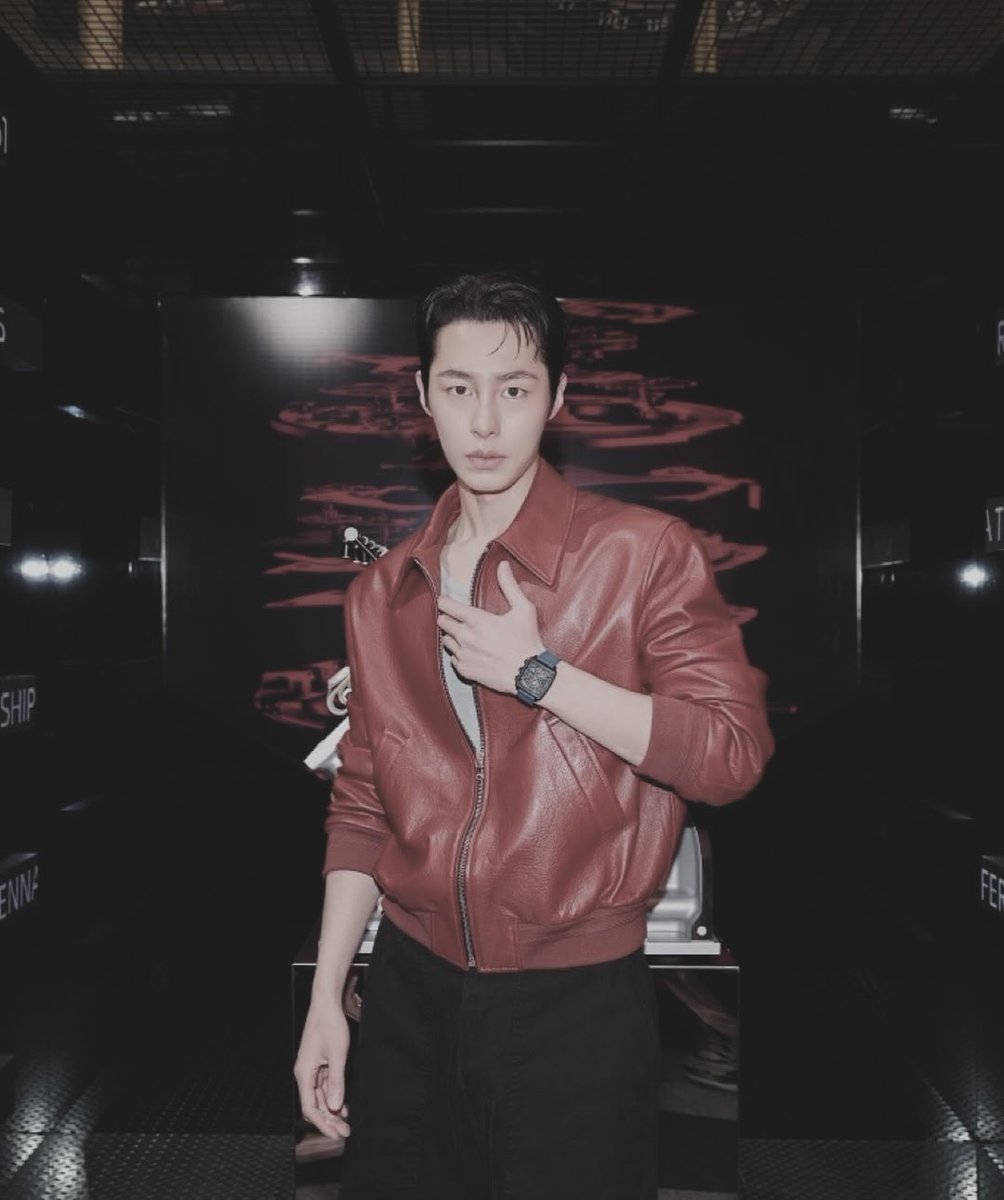 Jayewook's tweet image. Pulled up, said nothing, just let the fit speak. With Tag Heuer, and yeah felt solid. No need to overdo it when the energy’s already there.