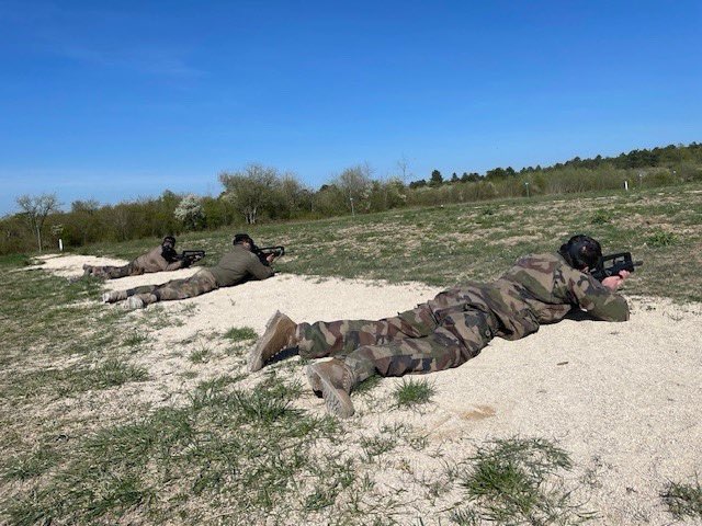 8eRMAT's tweet image. La 3ème compagnie approvisionnement a organisé un terrain compagnie début avril, permettant ainsi de poursuivre sa préparation opérationnelle continue.
▶Au programme : combat, secourisme, marche, parcours groupe et tir !
#ArméeDeTerre #terrain @CommandementALT