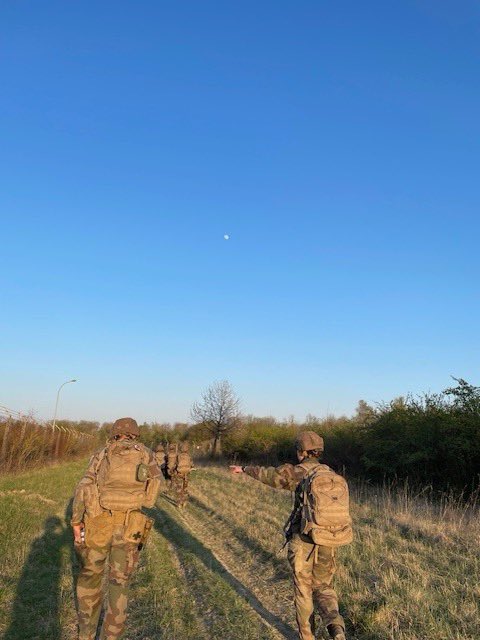 8eRMAT's tweet image. La 3ème compagnie approvisionnement a organisé un terrain compagnie début avril, permettant ainsi de poursuivre sa préparation opérationnelle continue.
▶Au programme : combat, secourisme, marche, parcours groupe et tir !
#ArméeDeTerre #terrain @CommandementALT