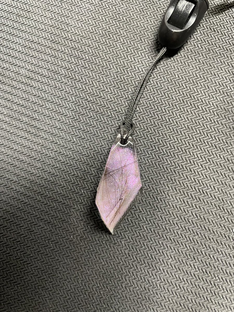 把竹馬的頭毛做成吊墜😍😍😍