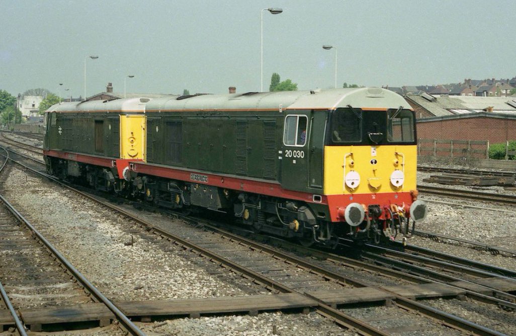 Tinsley MPD’s unofficially painted and named pair 20030 “River Sheaf” and 20064 “River Rother” near Toton 8th May 1987 #TwentiesOnTuesday

📸 Ian Cuthbertson