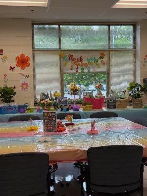 The THES pta brought sunshine on a cloudy day with some desserts!