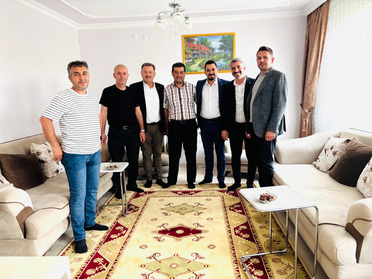 Yönetim Kurulu Üyelerimle, yönetim kurulu üyemiz Recep Ertekin'in umre yolculuğu dönüşü evinde ziyaret ettik.