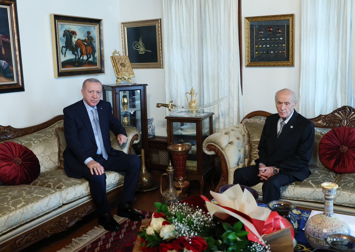 Erdoğan Dijital Medya (@rtedijital) on Twitter photo Cumhurbaşkanımız <a href="/RTErdogan/">Recep Tayyip Erdoğan</a>, Milliyetçi Hareket Partisi (MHP) Genel Başkanı Devlet Bahçeli'yi evinde ziyaret etti. Cumhurbaşkanımız <a href="/RTErdogan/">Recep Tayyip Erdoğan</a>, Milliyetçi Hareket Partisi (MHP) Genel Başkanı Devlet Bahçeli'yi evinde ziyaret etti.
