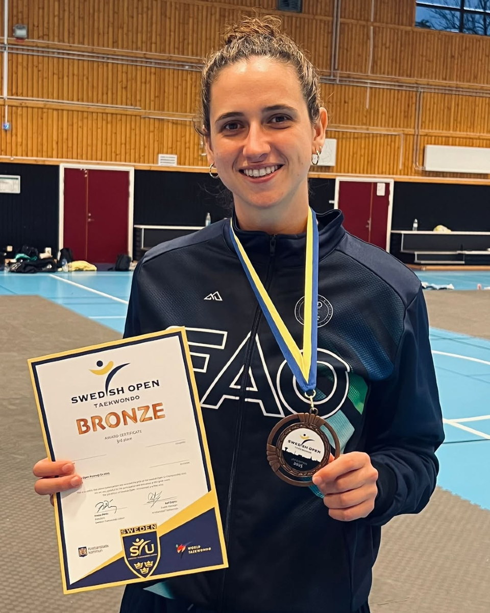 AntonioConde_M's tweet photo. Belén Morán lleva el #Mairenismo a todos sitios. Primer puesto en el Open de España de Taekwondo y tercer puesto en el Open Internacional de Suecia G1.

Enhorabuena por una nueva recompensa tras tanto esfuerzo. A ti, al @tkdciudadexpo y a tu familia. https://t.co/ub6GBOzhlz