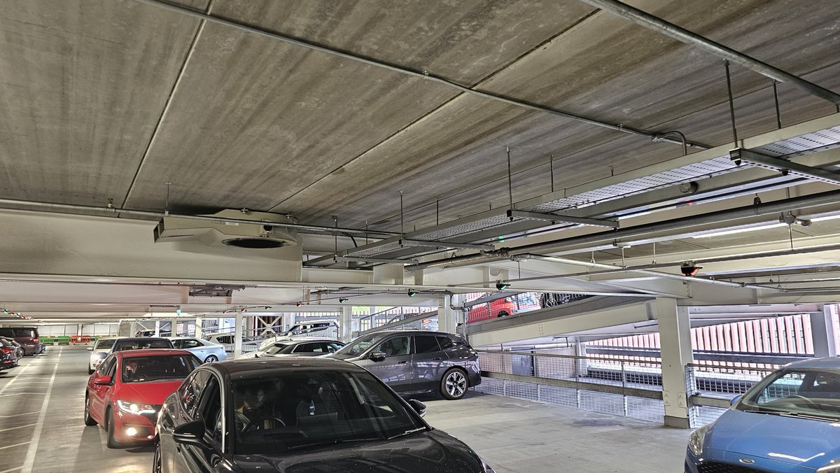 RegentsProfrE's tweet photo. Broadmarsh car park Nottingham at a standstill. Payment machines dont work. Barriers are down. 100s of cars    stuck... https://t.co/CrNVTTHYNY