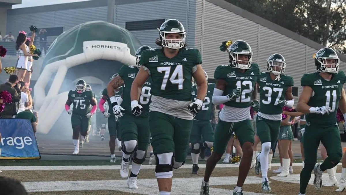 Ky (@jahkhiasneloms8) on Twitter photo I am blessed to receive my third offer from Sacramento state !!! 🙏🏾🙏🏾 <a href="/shelton_felton/">Coach Shelton Felton</a> <a href="/CoachJGolden/">Jeff Golden</a> <a href="/JTBlack68/">J T. Black</a> <a href="/24VHSFootball/">Valdosta Football</a> I am blessed to receive my third offer from Sacramento state !!! 🙏🏾🙏🏾 <a href="/shelton_felton/">Coach Shelton Felton</a> <a href="/CoachJGolden/">Jeff Golden</a> <a href="/JTBlack68/">J T. Black</a> <a href="/24VHSFootball/">Valdosta Football</a>