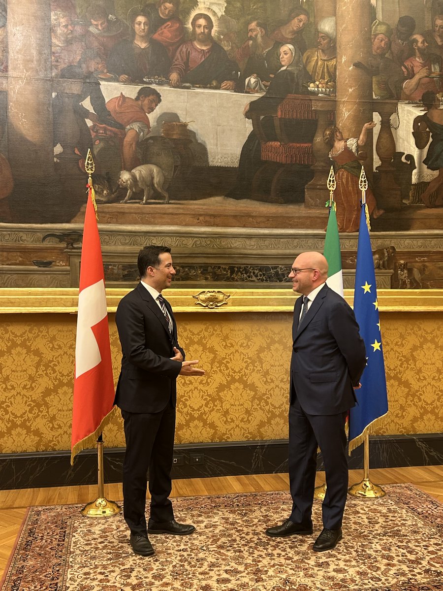 ParlCH's tweet photo. Oggi a Roma il Presidente del Consiglio degli stati @AndreaCaroniAR ha incontrato il Presidente della Camera deputati @Fontana3Lorenzo e @giamma71, vicepresidente del Senato. Al centro dei colloqui: le ottime relazioni🇨🇭🇮🇹, politica migratoria, nonché questioni transfrontaliere. https://t.co/8FbsYj94Qb