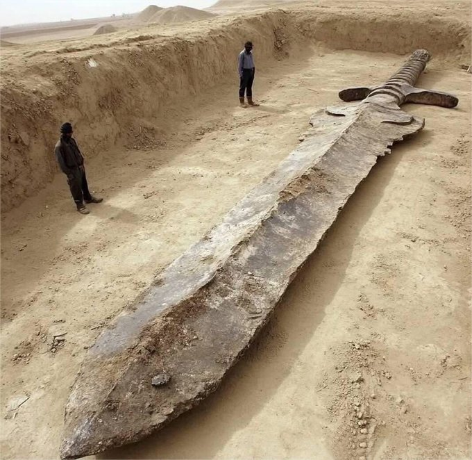 aftahi_ai's tweet photo. Intriguing objects from the past

A thread 🧵🪡

1. A huge sword, discovered at an undisclosed archaeological site. https://t.co/YhdxKfVqeg