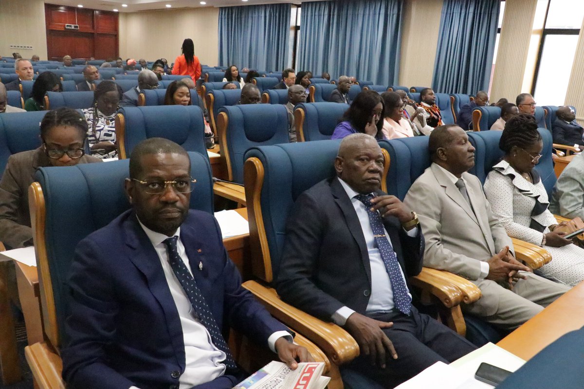 𝐂𝐨𝐨𝐩𝐞́𝐫𝐚𝐭𝐢𝐨𝐧 𝐢𝐧𝐭𝐞𝐫𝐩𝐚𝐫𝐥𝐞𝐦𝐞𝐧𝐭𝐚𝐢𝐫𝐞🇬🇦| L’événement du Palais Léon Mba vise à examiner le rôle des institutions législatives dans le rétablissement de l’ordre constitutionnel.

👉𝐿𝑎 𝑠𝑢𝑖𝑡𝑒 𝑑𝑒 𝑙'𝑎𝑟𝑡𝑖𝑐𝑙𝑒 𝑖𝑐𝑖:assemblee-nationale.ga/1-actualites-/…