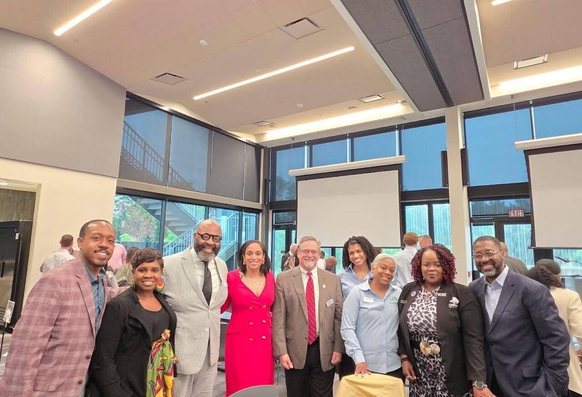 DEDC's tweet photo. Join us in celebrating the vibrant growth of the Best Southwest! 🌟 At the R.E.D. Summit, our CEO Matt Carlson and regional leaders shared insights on international trends, workforce growth and community building. Let's keep the momentum going! #SouthernDallas #CommunityGrowth https://t.co/9jz4EkD8Mf