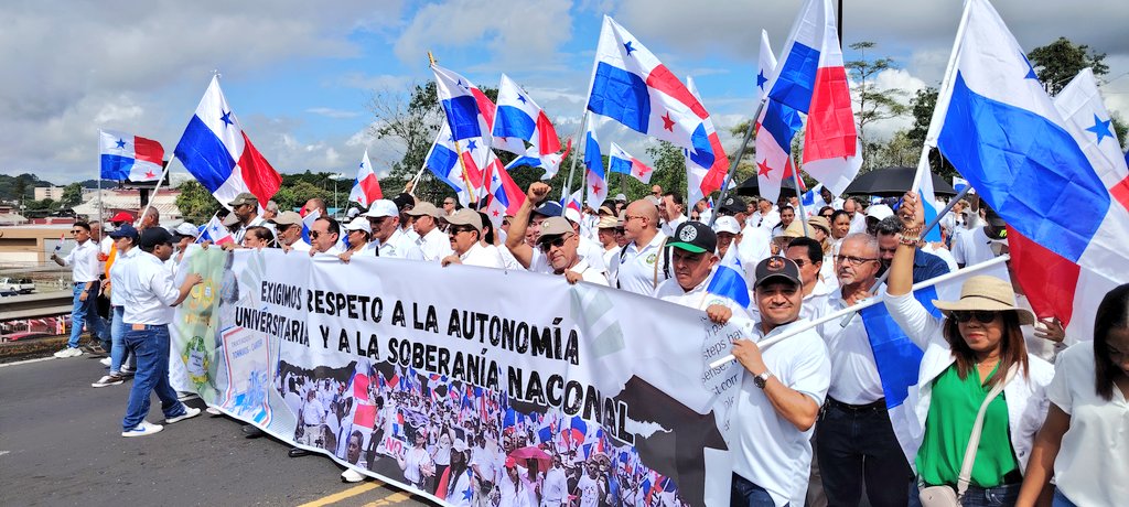UNIVERSIDAD_PMA's tweet image. Universidad de Panamá realiza marcha pacífica exigiendo respeto a la soberanía nacional y a la autonomía universitaria @JoseRaulMulino1 @policiadepanama
