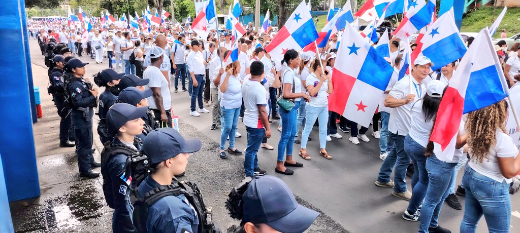 UNIVERSIDAD_PMA's tweet image. Universidad de Panamá realiza marcha pacífica exigiendo respeto a la soberanía nacional y a la autonomía universitaria @JoseRaulMulino1 @policiadepanama