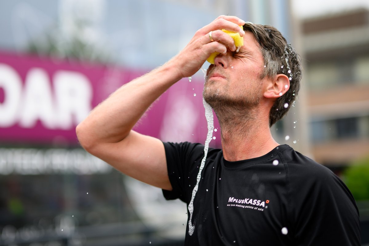 Een hitteberoerte kan iedere hardloper overkomen ‼️

Of je nu een doorgewinterde loper bent of voor het eerst meedoet: oververhitting ligt altijd op de loer, óók als het geen 30 graden is. 

Bekijk alle tips op onze website ⬇️
loopleeuwarden.frl/nieuws/een-hit…

#looplwd #loopleeuwarden