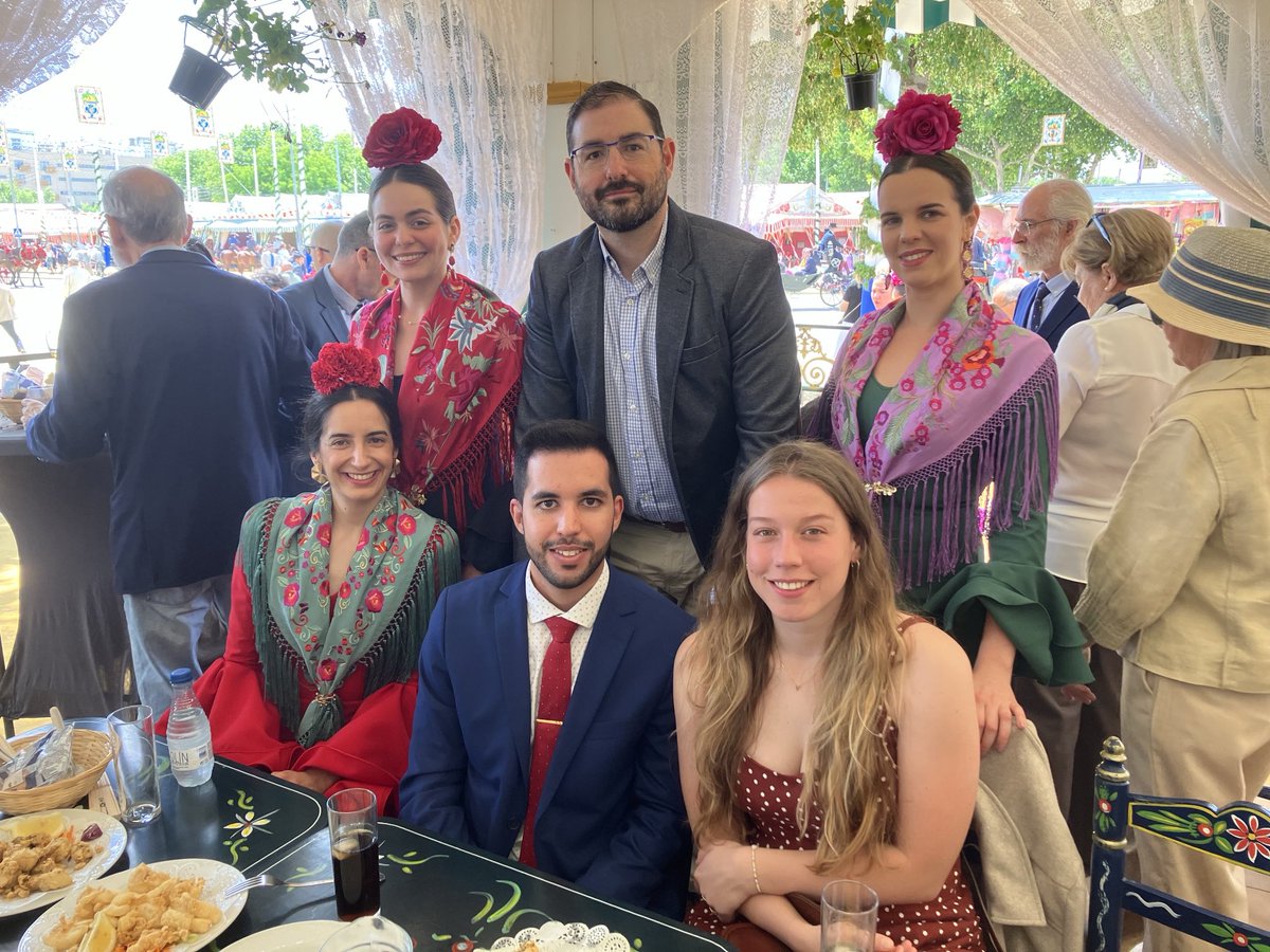 HombreRRo's tweet image. It’s that time of the year again! Feria de Abril Lab Lunch!