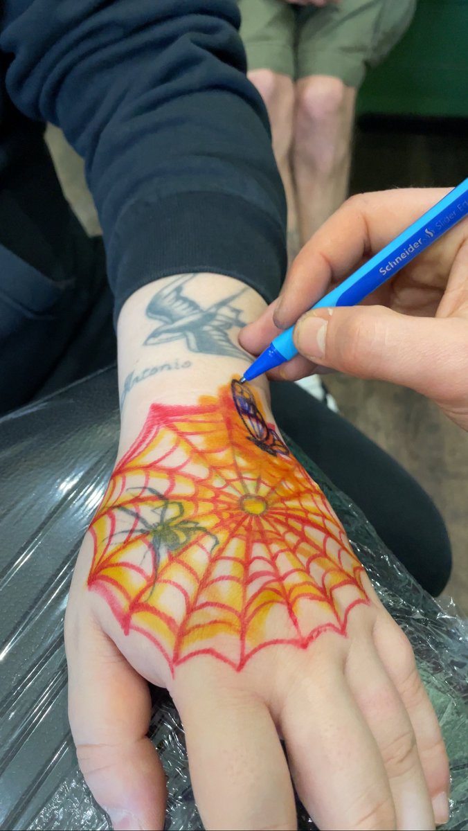 AntonelloSEO's tweet image. Tatuaggio realizzato dal vivo, a mano libera.
Nessuno stencil. Solo arte.
Guarda qui 👉 streetstyletattoo.it/free-hand-tatt…
📲 WhatsApp: 3342204209
#FreeHandTattoo #TattooSenzaStencil