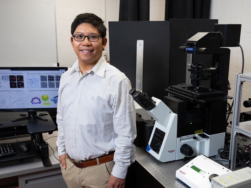 UofA_Research's tweet image. Researchers at the U of A create a new antimicrobial surface that eliminates microbes! The technology could be game-changing for medical facilities, Food & Beverage and food processing industry, among others.
Read the full story here: shorturl.at/G4PKz