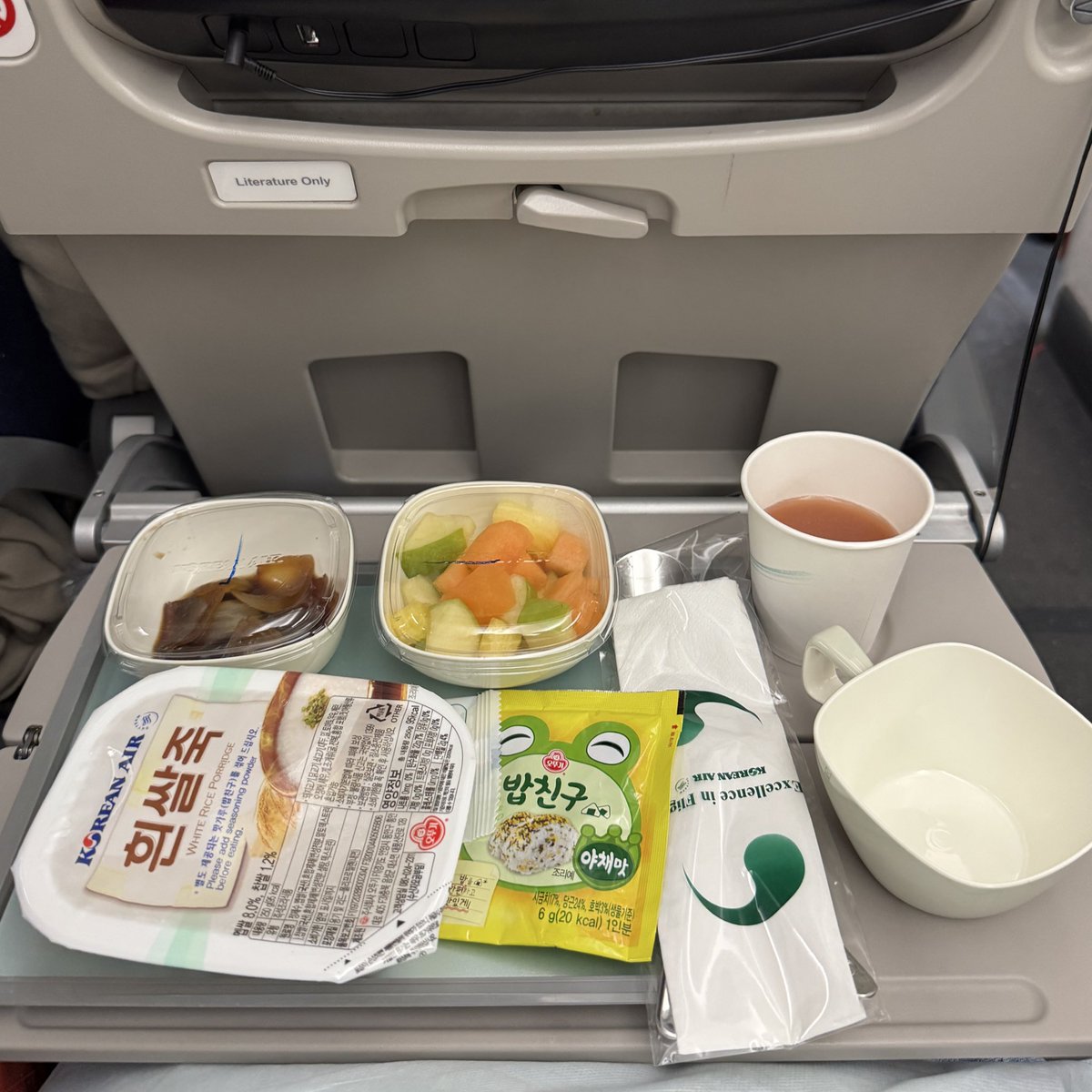angazue's tweet photo. 대한항공은 구아바주스가 진짜 맛있는데....진짜
탈때마다 꼭 마셔 https://t.co/t9A3bBRPCP