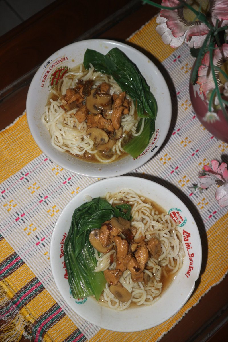 gr44ccc's tweet photo. mie ayam jamur🤤🤤🤤 #soloonly https://t.co/dxhDcGEVK8